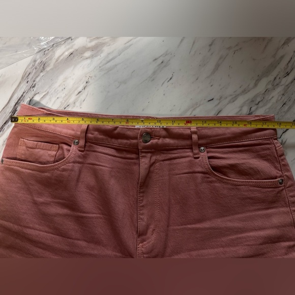 Loft High Waist Straight Crop Pink Denim Jeans Raw Hem Size 12/31 #1376 - Picture 7 of 10